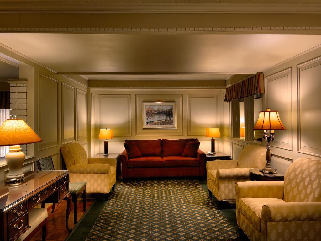 Royal Scot Hotel & Suites Βικτώρια Εξωτερικό φωτογραφία